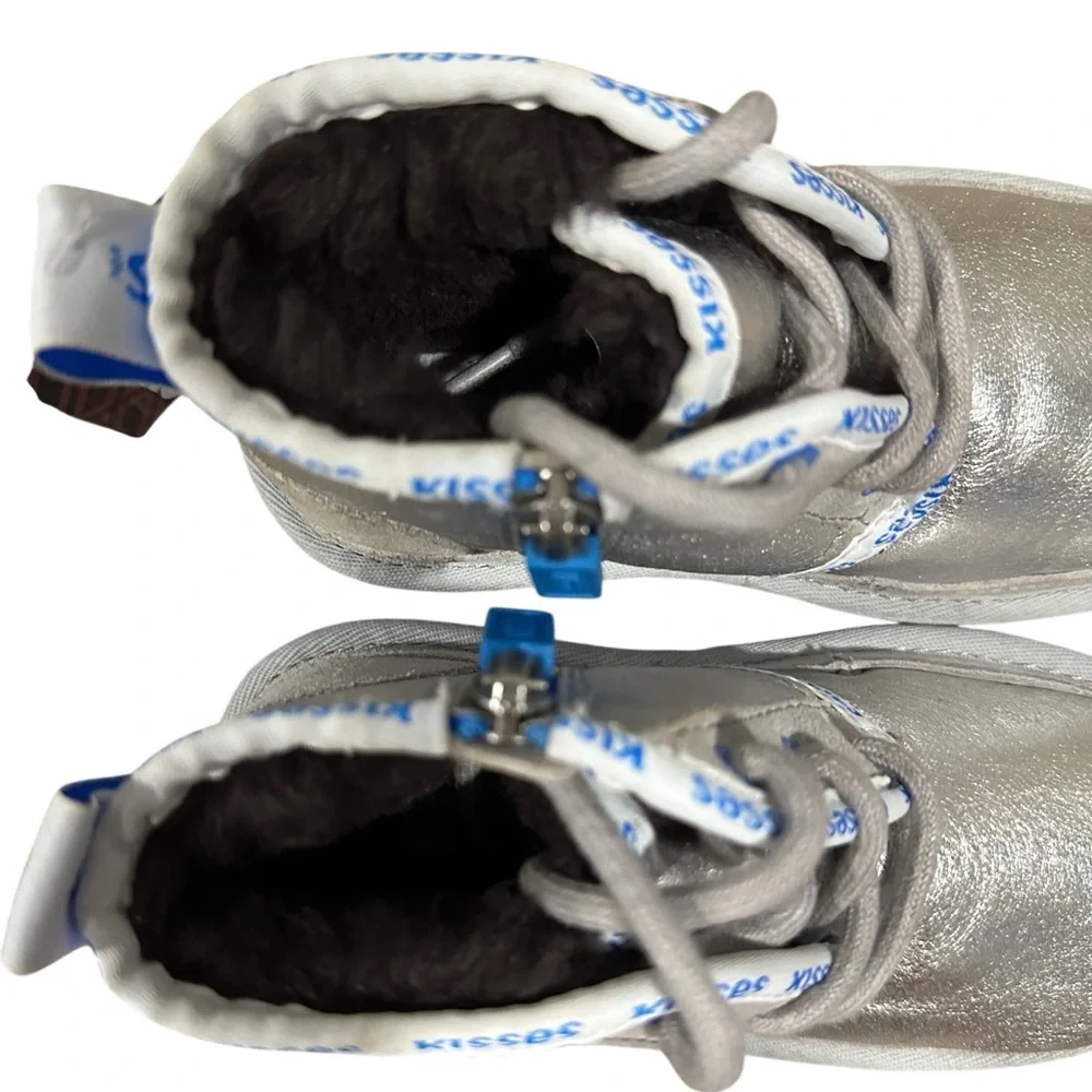 RARE UGG X HERSHEY’S KISSES NEUMEL II Silver Metallic Boots, Child Size 10. NEW!